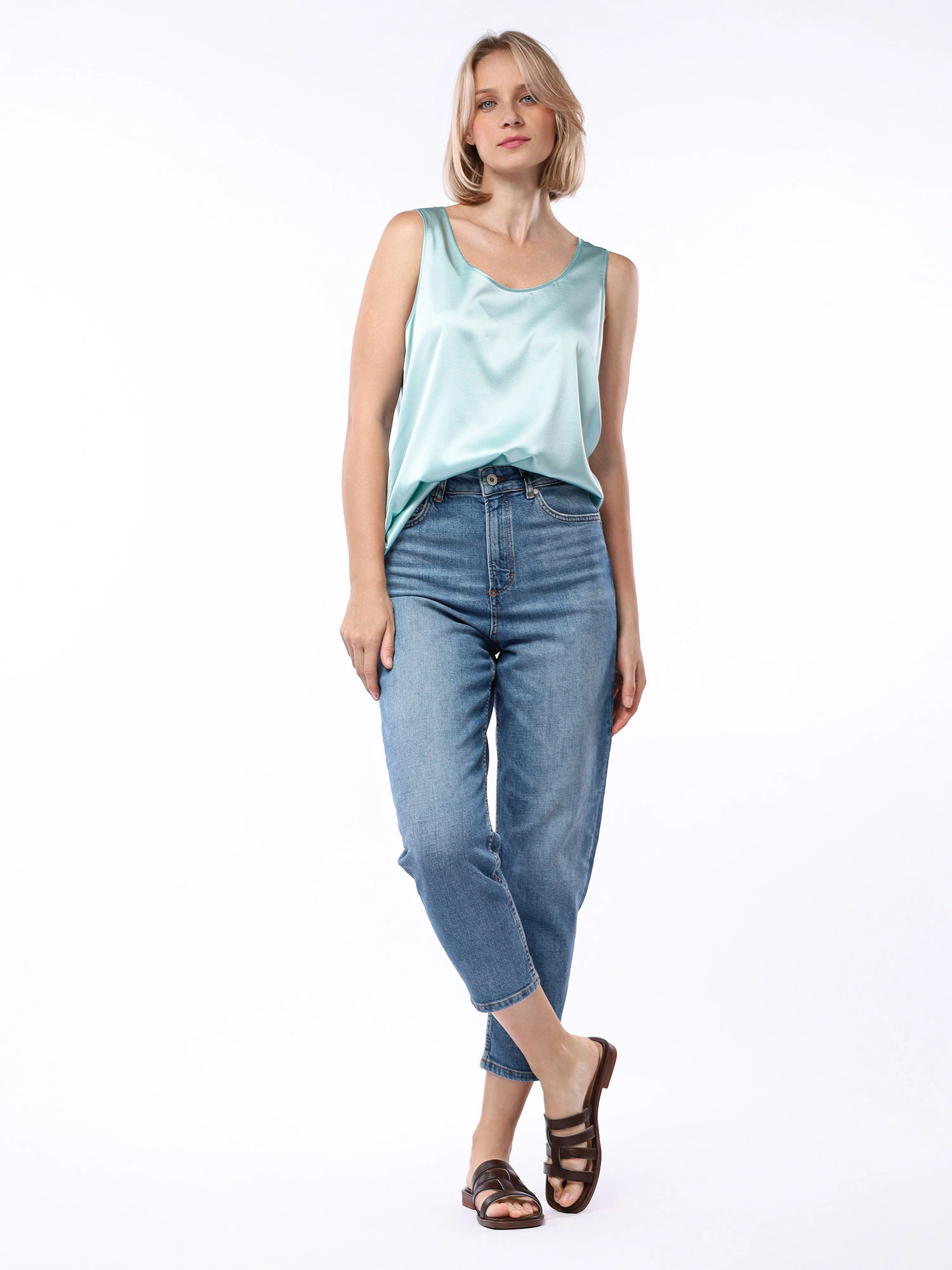 Топ светло-зеленого цвета прямого кроя из шелка